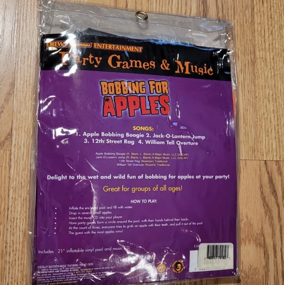 Bobbing for Apples party game with CD - Picture 5 of 6